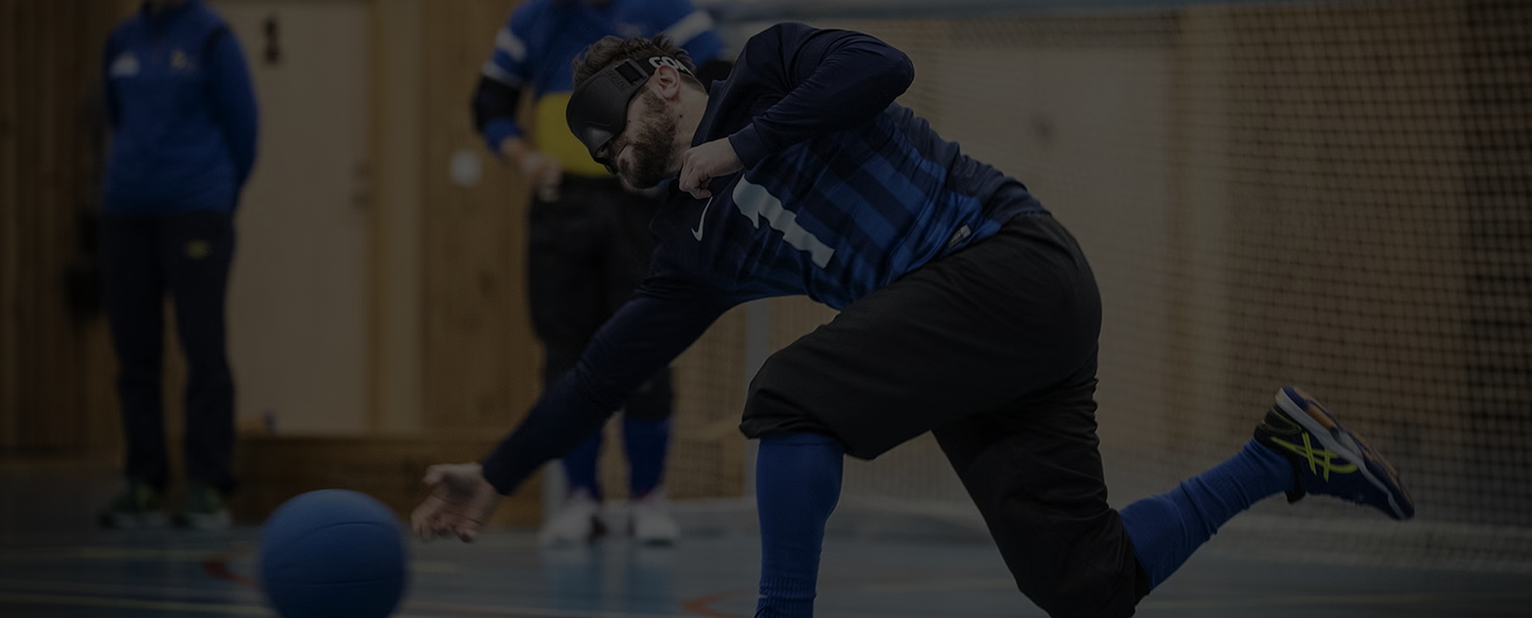 Fatmir i full fart lägger mål i Goalball Paralympics